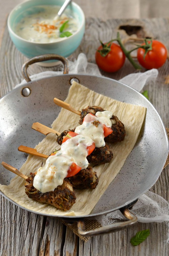 Brochettes de kefta de bœuf, sauce au yaourt