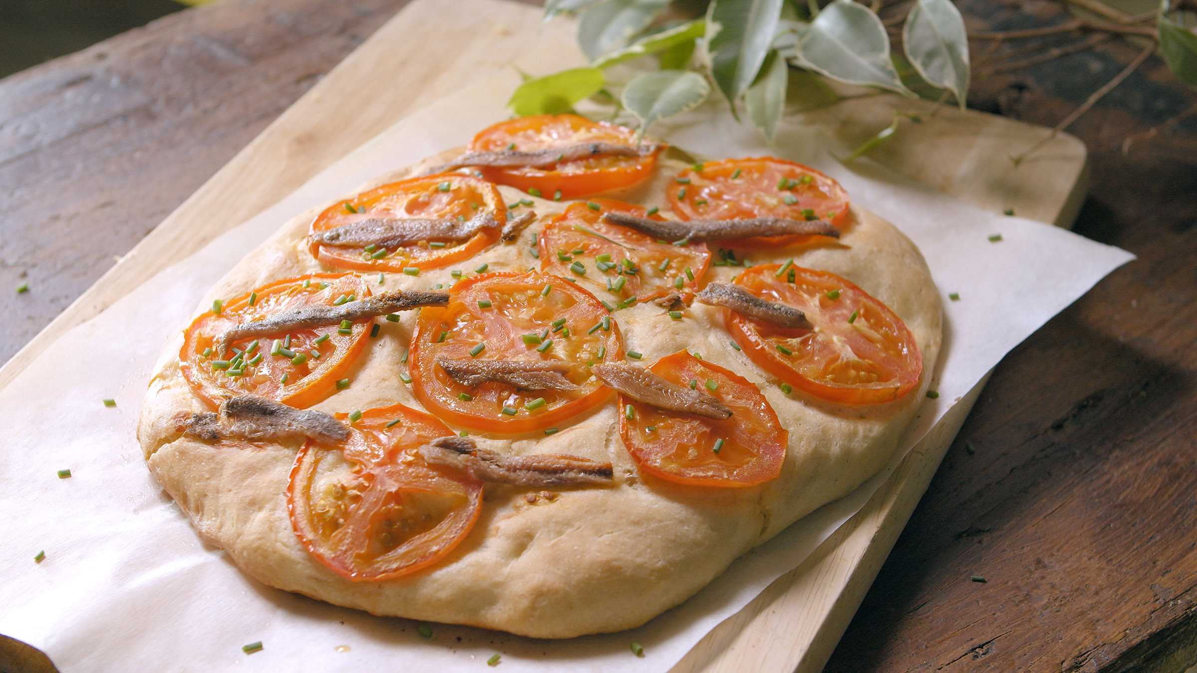 Coca de tomate, anchois et thym