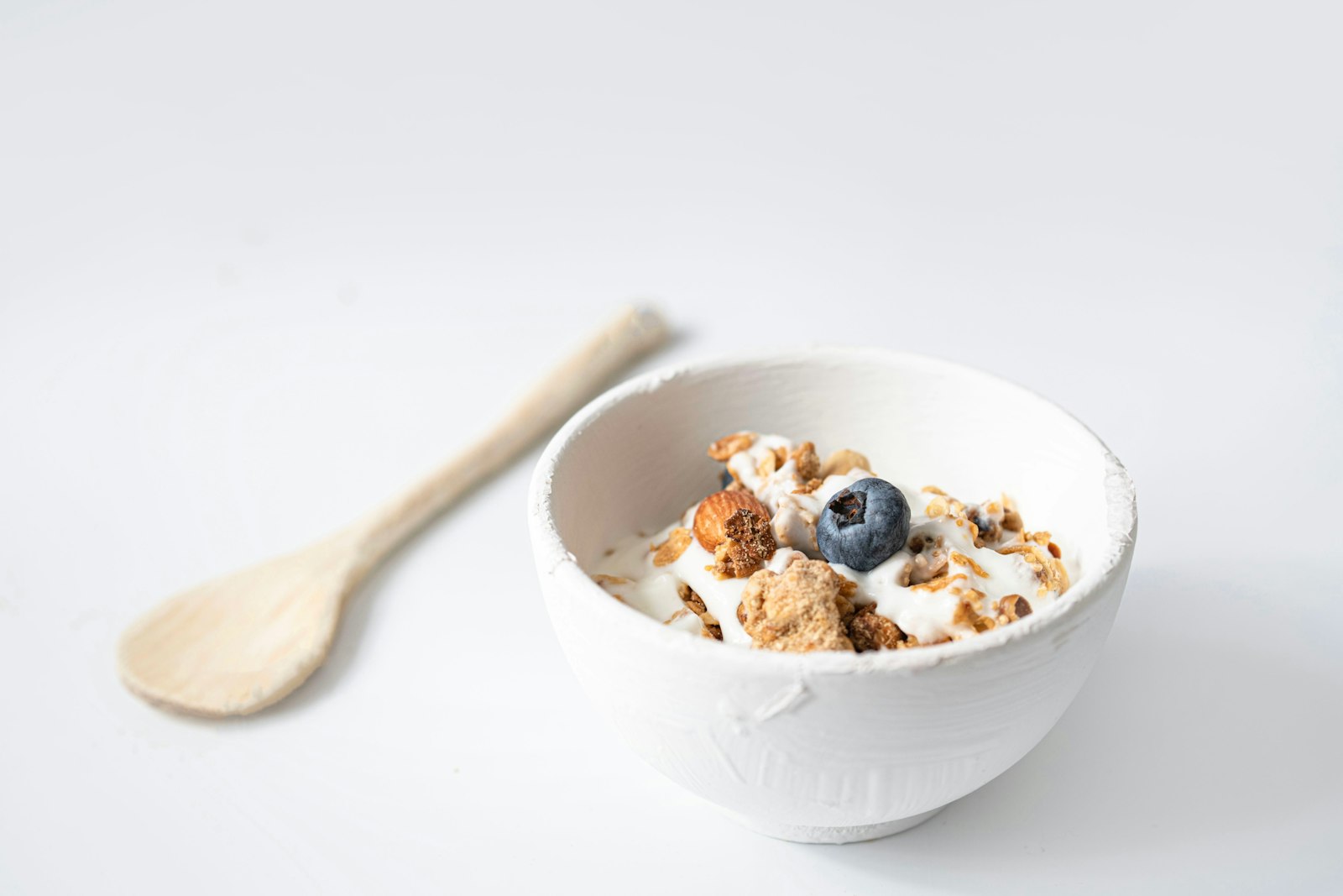 Fromage blanc aux myrtilles, miel et amandes
