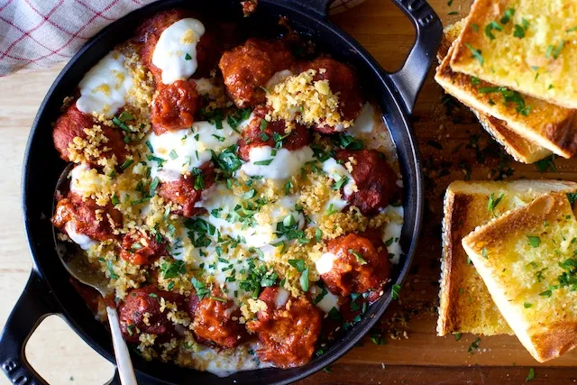 Sauce tomate aux boulettes