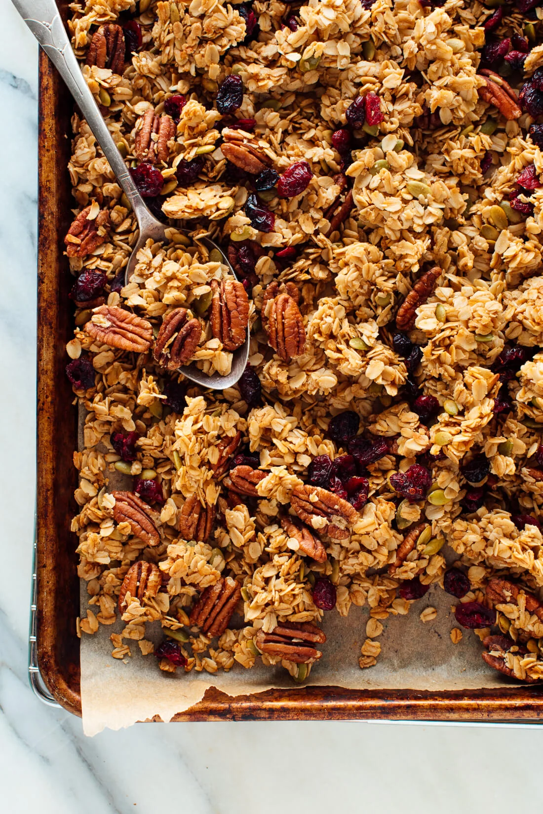 Yaourt grec aux fruits rouges, miel et granola